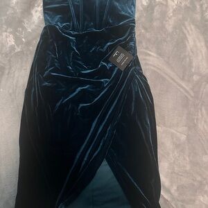 Lulu's Strapless Velvet Dress in Jewel Blue